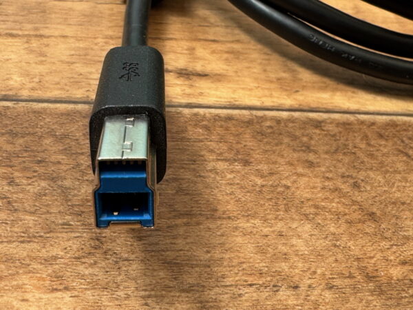 Type 3.0 USB-B black plug